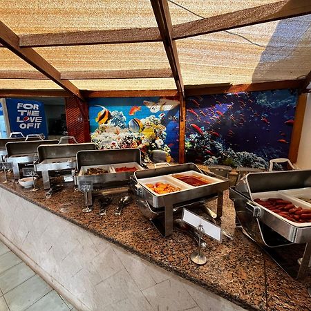Sheraton Soma Bay Resort Hurghada Exterior photo Buffet at the aquarium
