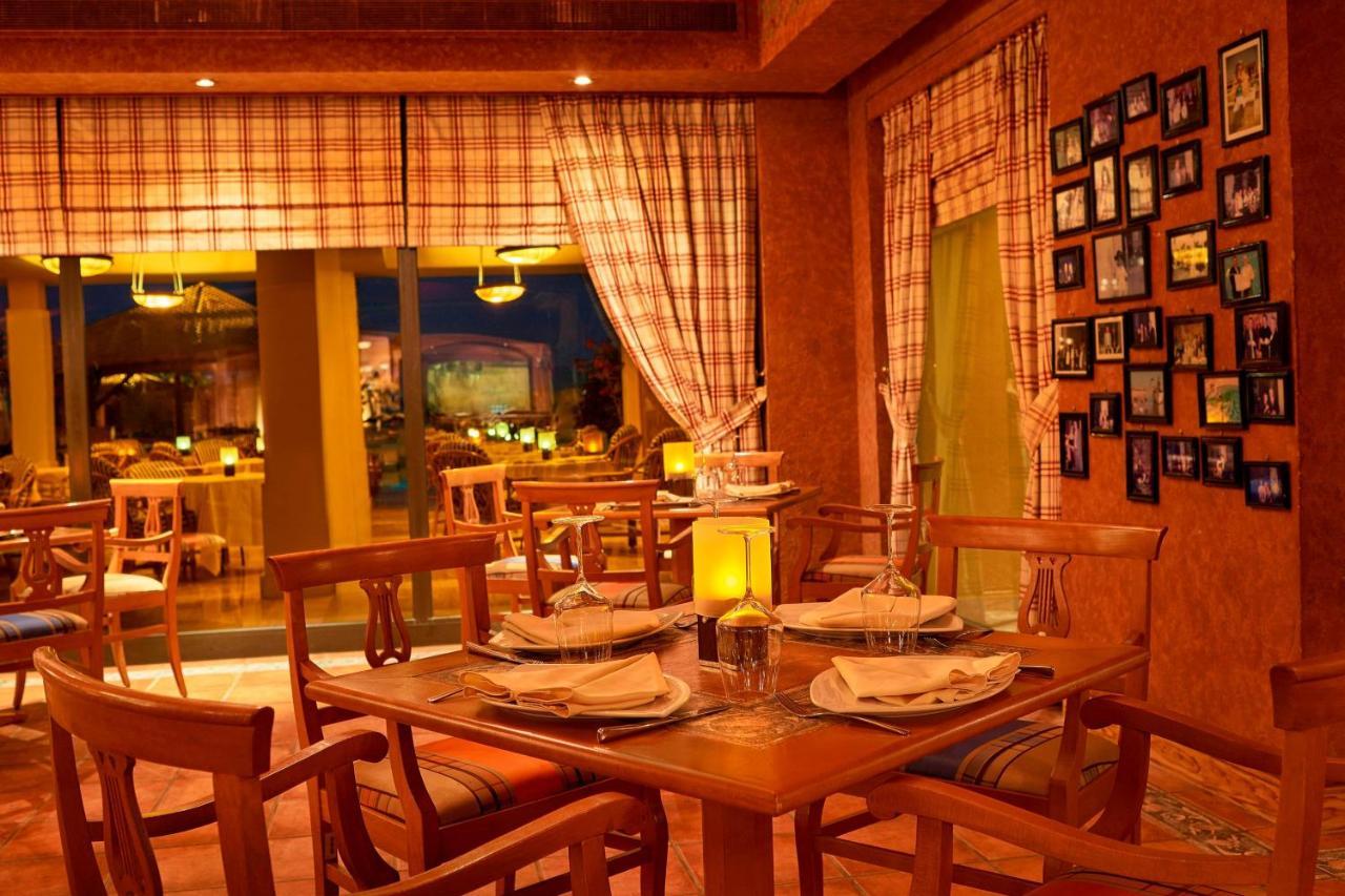 Sheraton Soma Bay Resort Hurghada Exterior photo The interior of a restaurant