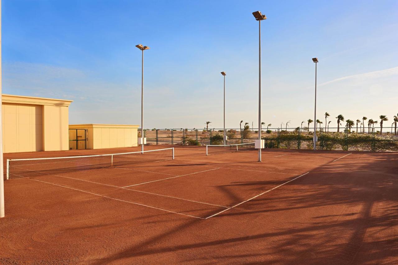 Sheraton Soma Bay Resort Hurghada Exterior photo Tennis court at the resort