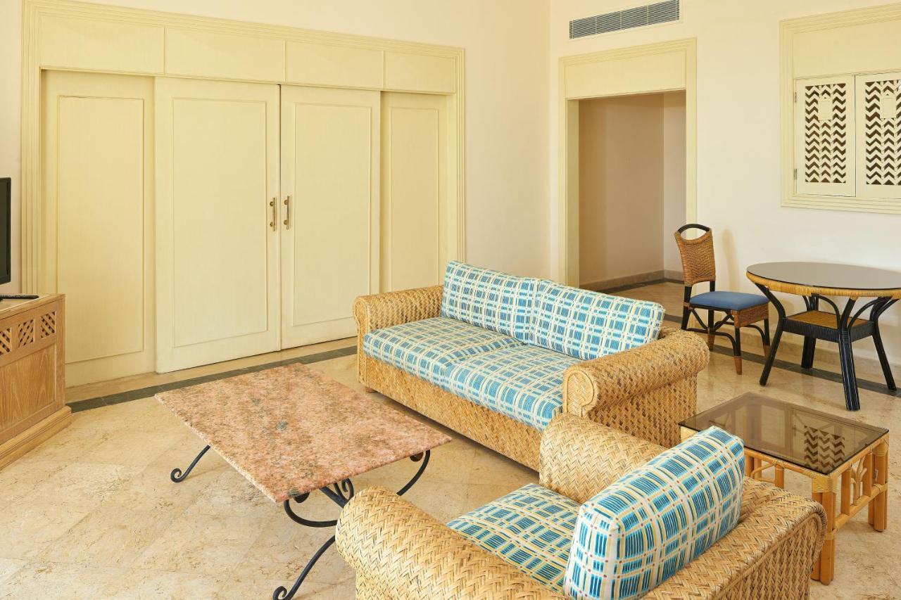Sheraton Soma Bay Resort Hurghada Exterior photo A carpet beetle crawling on a carpet