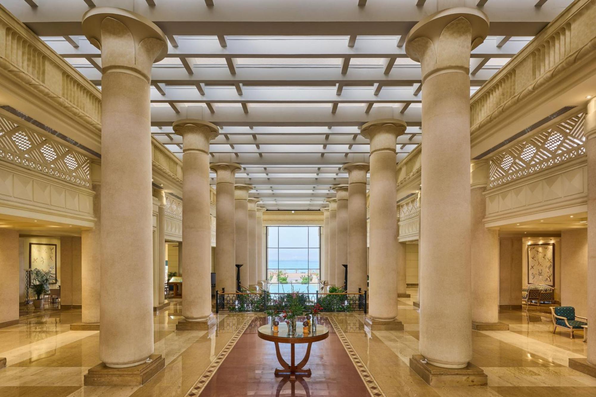 Sheraton Soma Bay Resort Hurghada Exterior photo The lobby of the Four Seasons Hotel