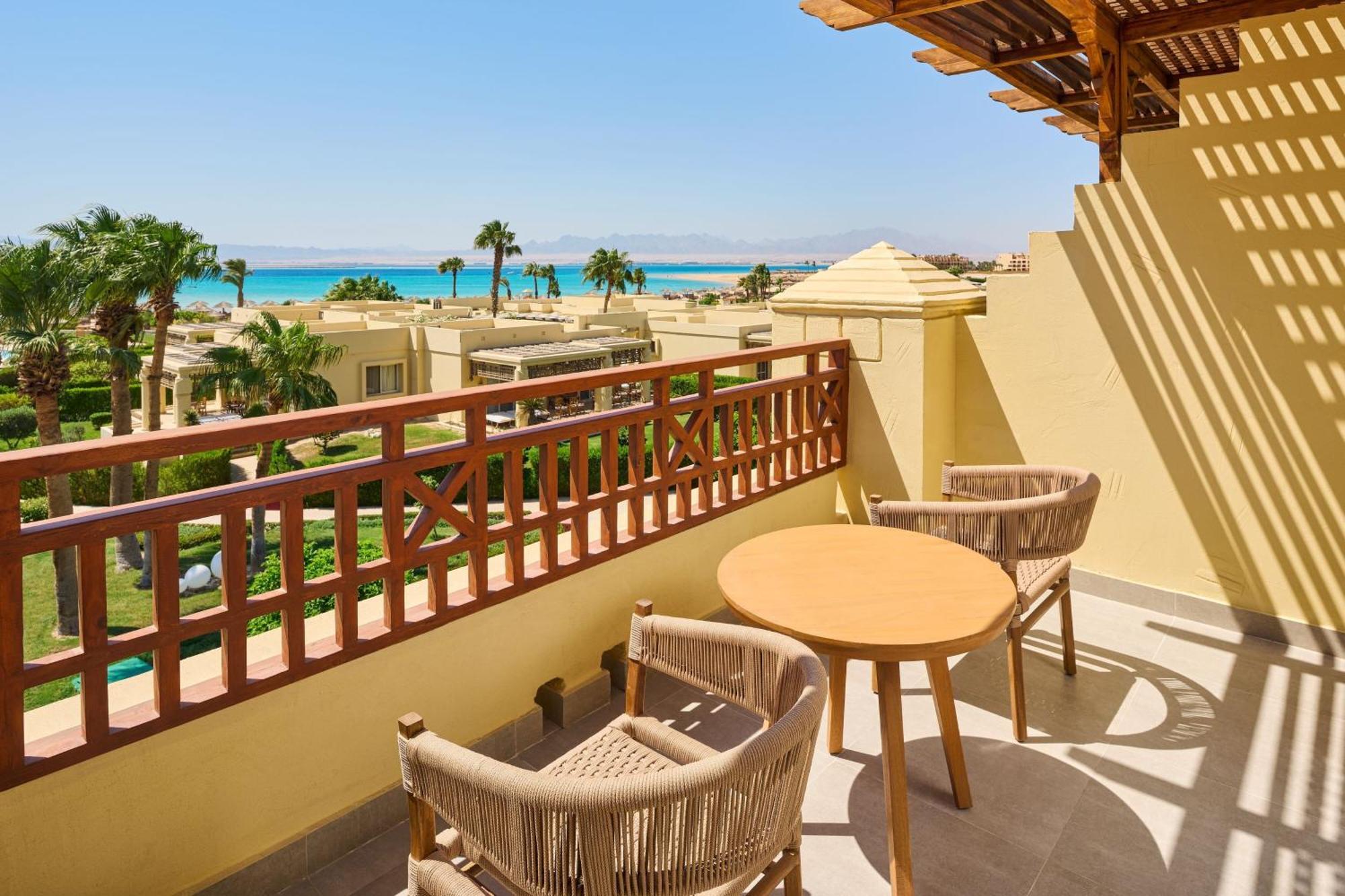 Sheraton Soma Bay Resort Hurghada Exterior photo Balcony of a hotel room