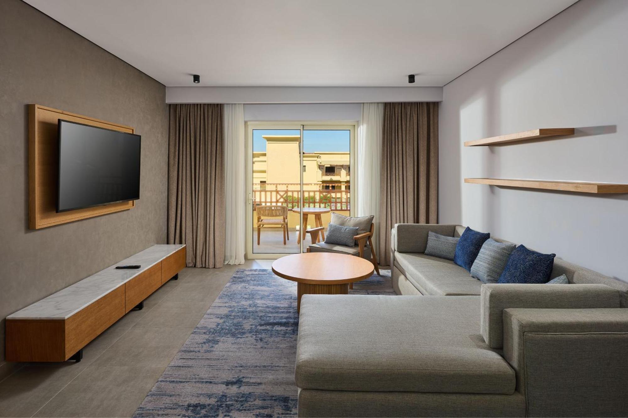 Sheraton Soma Bay Resort Hurghada Exterior photo Living room of a suite