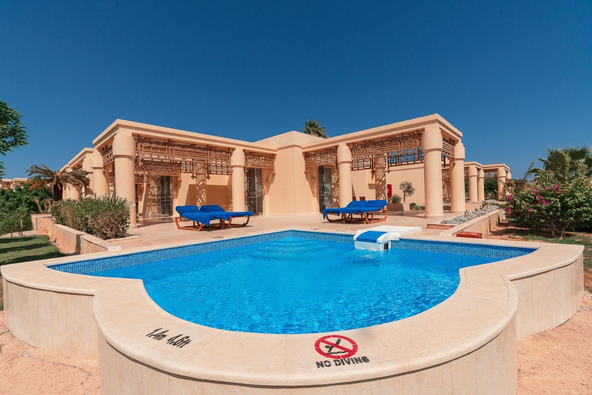 Sheraton Soma Bay Resort Hurghada Exterior photo The swimming pool at the hotel