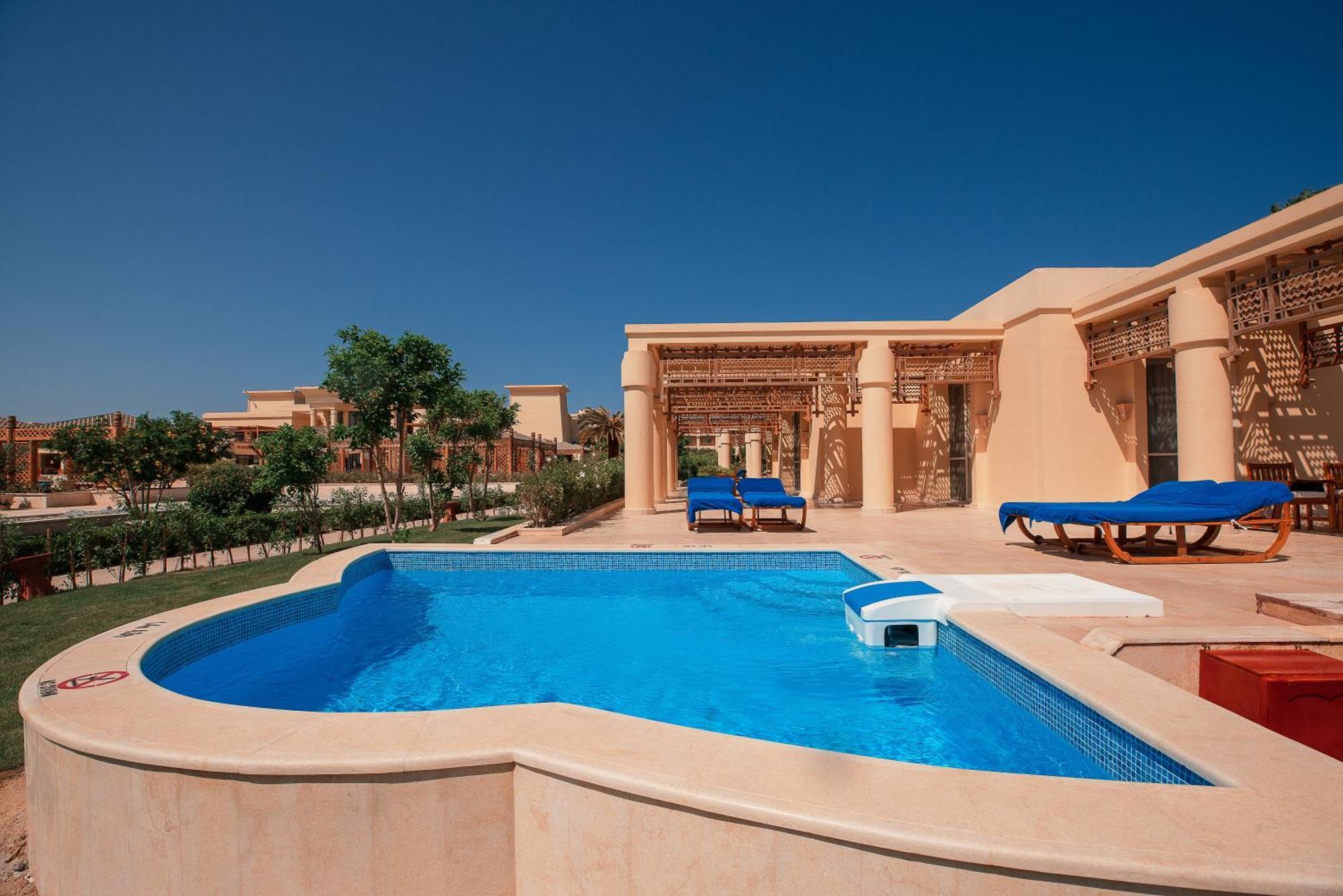 Sheraton Soma Bay Resort Hurghada Exterior photo A pool at the resort