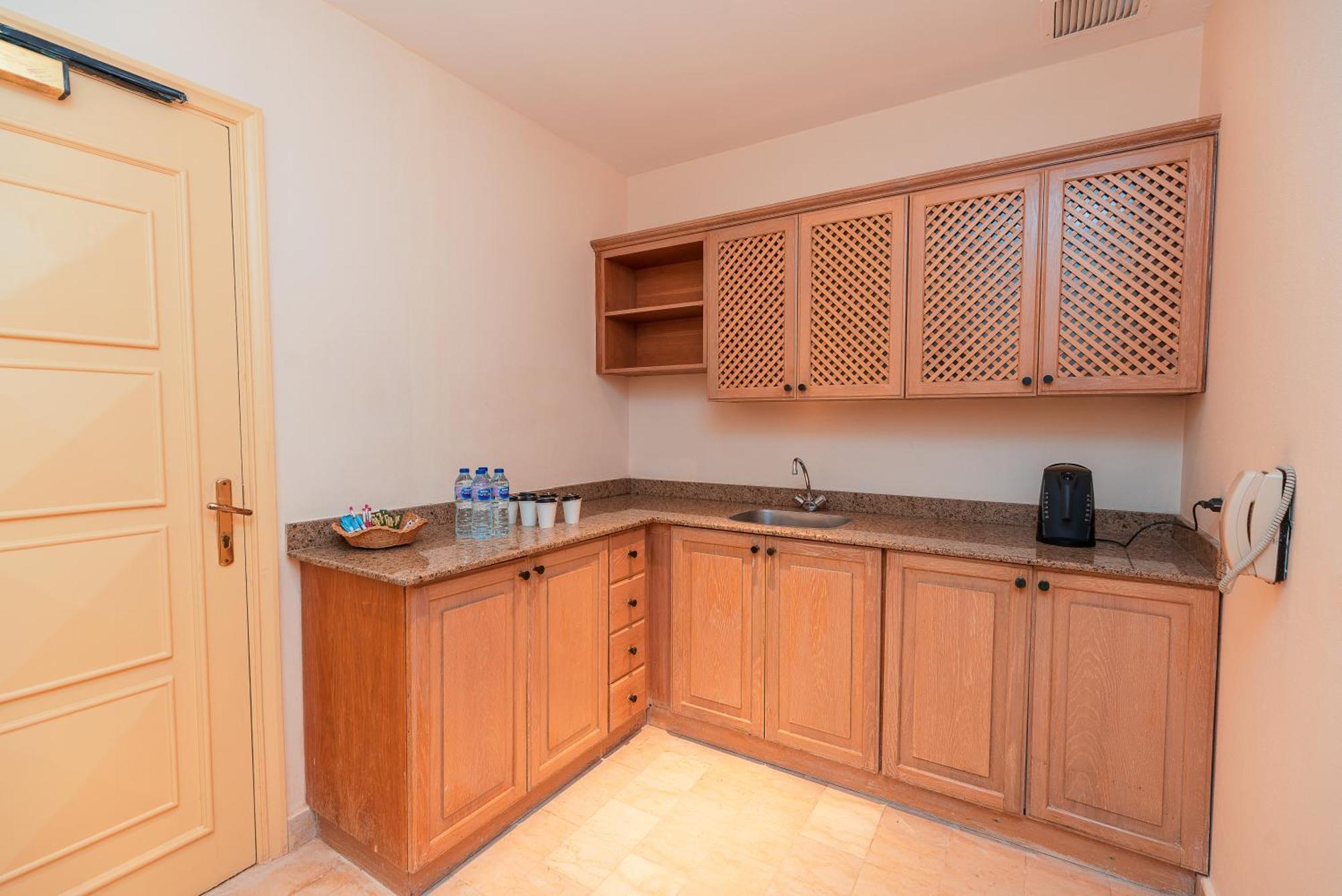 Sheraton Soma Bay Resort Hurghada Exterior photo A kitchen