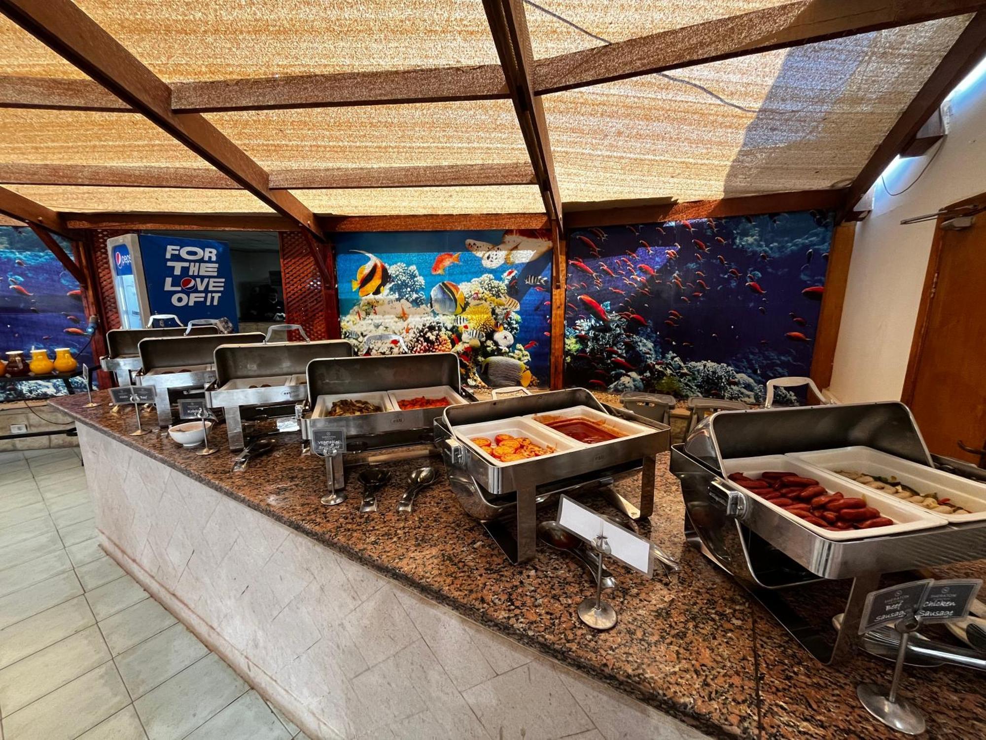 Sheraton Soma Bay Resort Hurghada Exterior photo Buffet at the aquarium