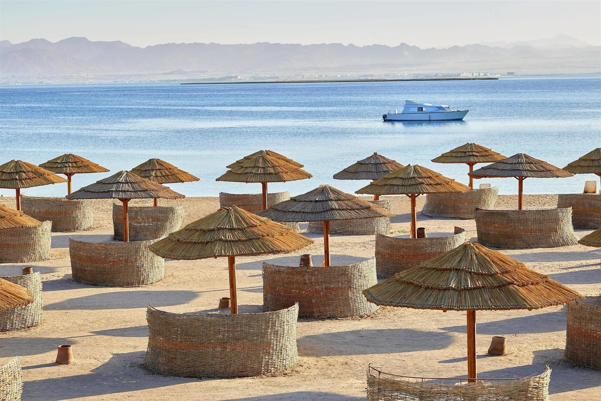 Sheraton Soma Bay Resort Hurghada Exterior photo Beach at the Red Sea